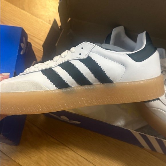 Adidas Samba White and Dark Green Sneakers NWT - Picture 4 of 6